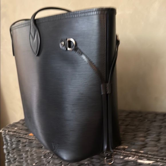 Louis Vuitton Black Epi Neverfull MM Bag w/Pouch - Picture 9 of 17